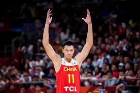 拒绝躺平！易建联在美与郭昊文一同训练 网友：这状态可再战三年图片