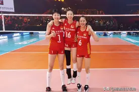 腿好美！龚翔宇晒照，纪念世锦赛之行，三姐妹合体，脚腕伤惹人疼图片