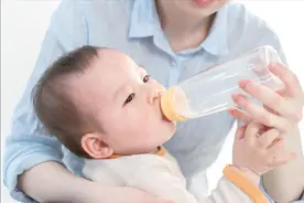 婴儿断夜奶的最佳时间是几个月？答：断夜奶不看月龄，看“信号”图片