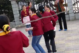 东莞往事：工厂大嫂的温柔，让我的青春撞了一下腰图片
