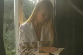 20年后再遇初恋，我想离婚与初恋结婚，可初恋的老婆却找上了我图片