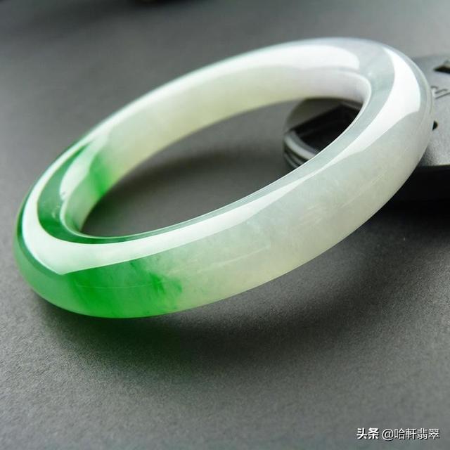 翡翠的种和水是什么（1分钟让你学会什么是翡翠的种水）