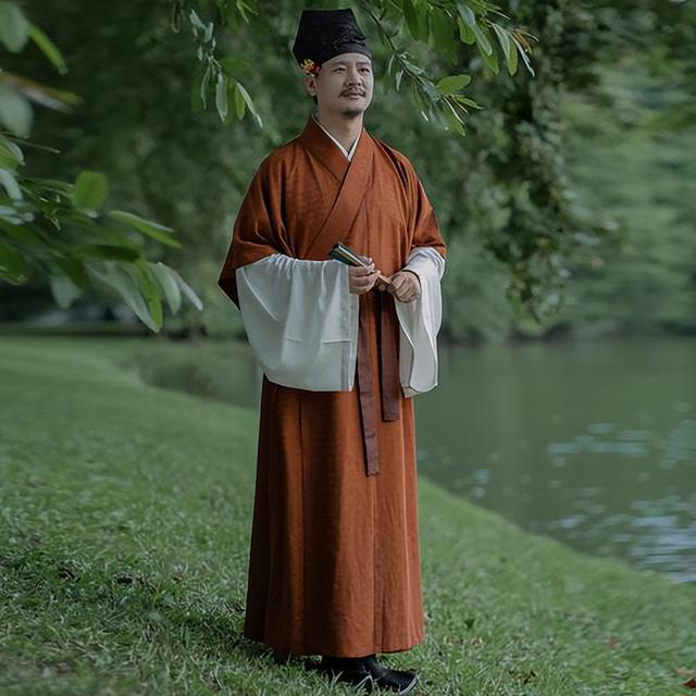 作为男子服饰襦,袄则多为劳动人民所穿着,士大夫只作为燕居之服.