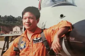 黄植诚：81年驾驶百万战机回大陆，获65万奖金，晚年被授少将军衔图片