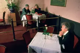 一个人吃饭需要勇气吗？图片