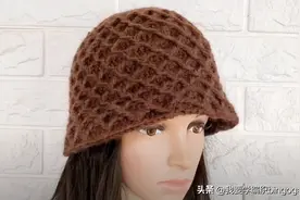 帽子这么钩比买的好看，蜂窝网格帽编织教程，还能钩围巾配成一套图片