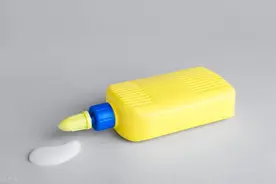 手被502胶水粘住怎么办？别急，只需滴一滴，胶水融化不伤手图片