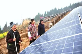 农村安装太阳能板，能发电还能赚钱？这种无良骗局早该被拆穿了！图片