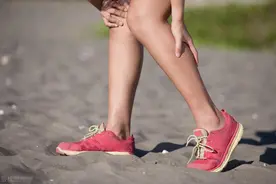 经常脚抽筋，光补钙可不行？教你用两味药，养肝舒筋，止疼不抽筋图片