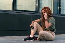 60岁大爷的情感自述：爱上一个45岁的女人，可她提的条件我做不到图片