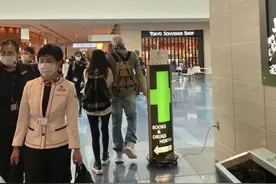 张庭夫妇现身日本，林瑞阳被赞又高又帅不油腻，拒绝网友合影请求图片
