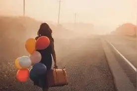 如果你是一个很不合群的人，看看乌鸦的智慧，就通透了图片