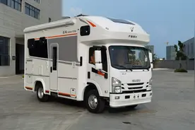 基于五十铃700P打造，标配500L水+20度电，飞神琥珀轻卡房车！图片