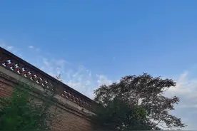 人在中年，才明白：谁也靠不住图片