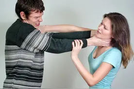 内耗型的夫妻，离不了，好不了，就这么干耗着，夫妻双方身心俱疲图片