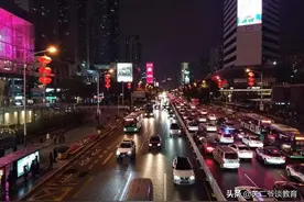 离不开的深圳，回不去的故乡，实拍元宵节街头捡剩饭的失败女人图片