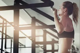 为什么大部分女人做不了引体向上？实际上，大部分男人也做不了！图片