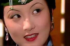 “最美王熙凤”邓婕：65岁穿衣不扮嫩、不显老，从容老去很优雅图片