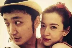 尼格买提上热搜！一人回家过节遭催生，母亲满手戒指引热议！图片