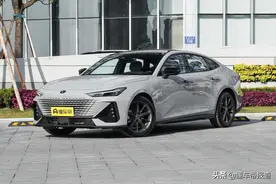 新车 | 预售10.89万元起，竞争本田思域！长安UNI-V将于3月21日上市图片