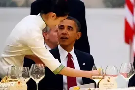 人民大会堂服务人员四年换一次，却没有北京人，领导：不得已而为图片