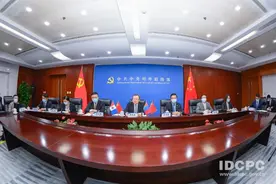 刘建超同蒙古人民党总书记、政府办公厅主任阿玛尔巴伊斯格楞视频通话图片