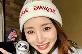 三年抱俩！体操女神怀孕9个月即将分娩，一胎曾因母乳太多而烦恼图片