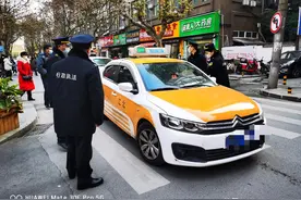 武汉：出租车拒载 青山运管抓现行图片