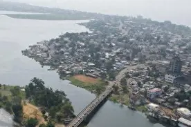 血腥暴君多伊的惨状揭秘：1990年非洲虐杀真实影像曝光图片