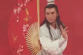 为什么伍卫国未出道就演主角？先看看他长得是什么样子图片