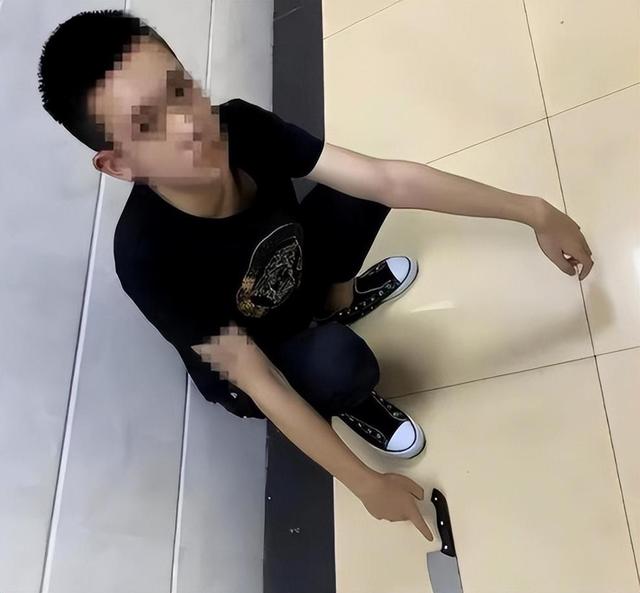 广东15岁少年跟自己的婶子有染，被叔叔当场撞见，引发一起血案