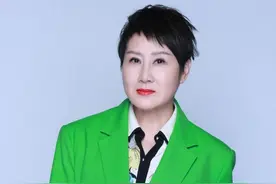 没想到张凯丽还是话剧大腕，梅花奖金狮奖获得者太厉害了图片