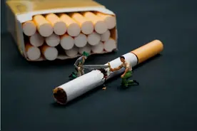 香烟为何要分软包和硬包，两者有何区别？长期吸烟的人，建议看看图片