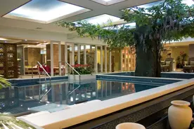 太原一洗浴广场：女子刚准备洗澡，竟在女浴中看到陌生男子图片