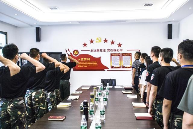 少年军事特训营机构(图1)