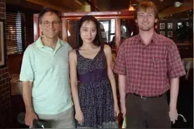 美女博士踩着4个男人“上位”引发巨大争议，她是第二个邓文迪？图片