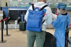 马布里正式离开中国！T恤上的字十分抢镜 下赛季还能执教北控队？图片