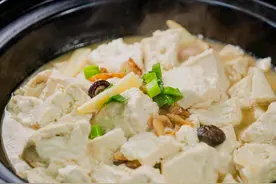 海鲜干炖豆腐这样做，鲜嫩营养，好吃不油腻，大人孩子都喜欢图片