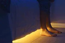 夜尿排尿量多少是正常？夜尿增多不是小事，可能是这6种病导致的图片