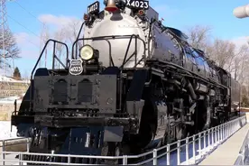 超还原！大男孩型蒸汽机车积木试玩图片