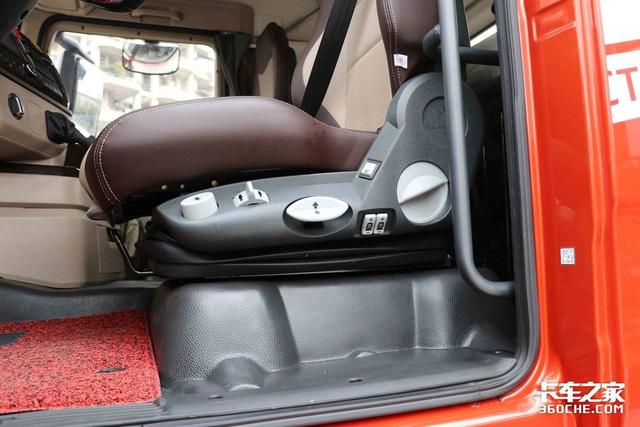 底盘自重仅8.9吨，五星级驾驶室，解放JH6载货车舒适性再升级！