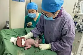 60岁高龄孕妇在济南市人民医院成功分娩图片