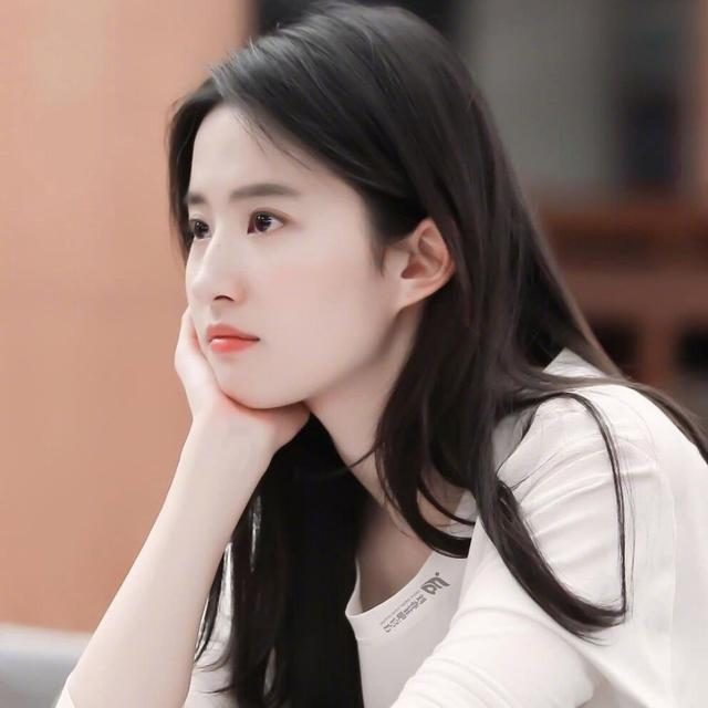 刘亦菲:从"仙女"沦为"低俗女",她的胸,碍了谁的眼?-北斗星百科网