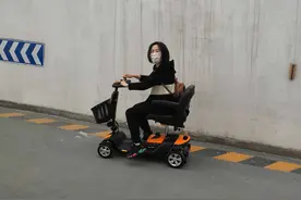 老年电动代步车上下坡技巧及注意事项图片