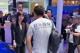 穿日本投降衣竟被骂后续：骂人蓝衣男子身份被扒，嚣张有原因！图片