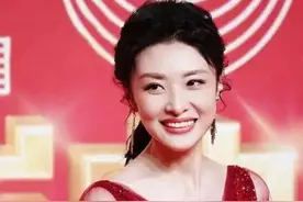 周涛为何退出央视？离婚后转身嫁富豪被宠成公主，今54岁仍似少女图片
