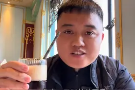 男子体验上海和平饭店，一瓶可乐50块一碗米饭15，一顿饭吃两千块图片