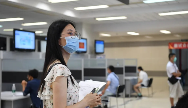 上海有望迎来“返沪潮”，部分大学生可以直接落户，但门槛太高