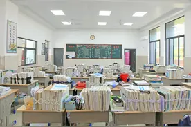 高考后才会明白：普通班鸡头与尖子班凤尾的差距，真不是相差一点图片
