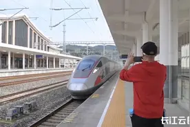 高铁开进武陵山区！恩施咸丰 来凤今起高铁直达武汉图片